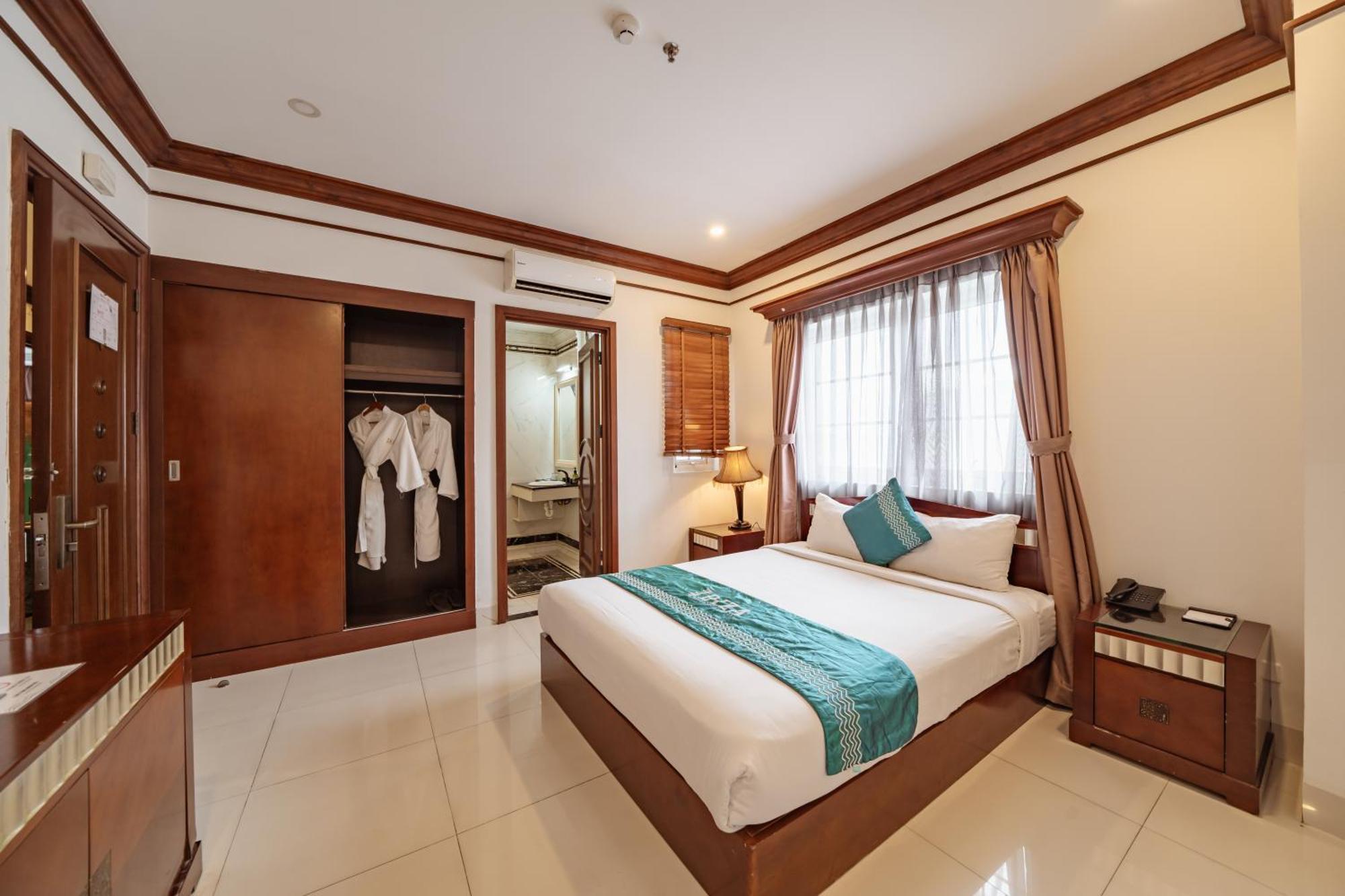 Ibiza Riverfront Da Nang Hotel Powered By Aston Exterior photo